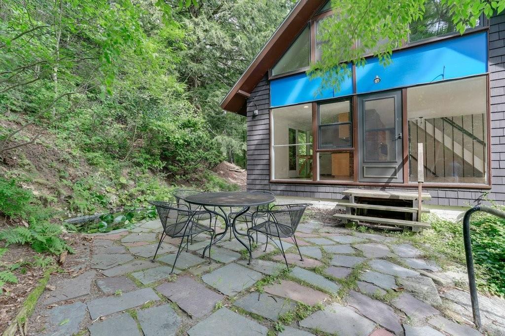215 The Valley Road