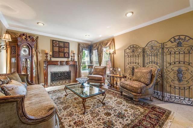 1826 MAIDEN LN