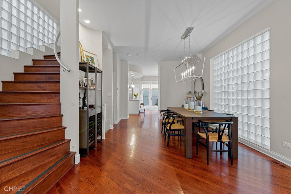 606 Bucktown Home: 2116 W. Churchill 