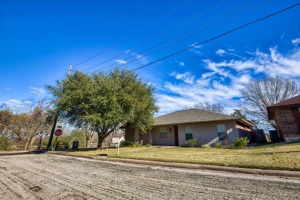 437 N Meinecke St Bellville, Tx 77418