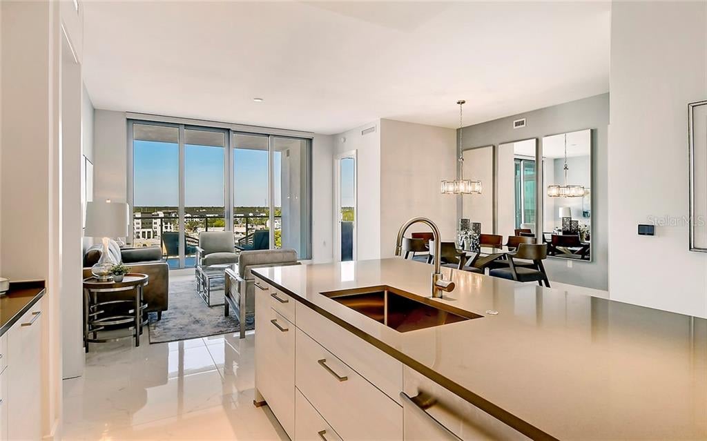 111 S Pineapple Ave #821