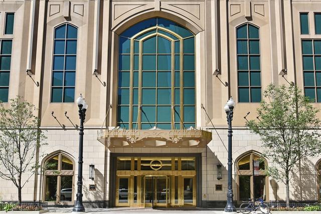 21 E Huron Street #3402