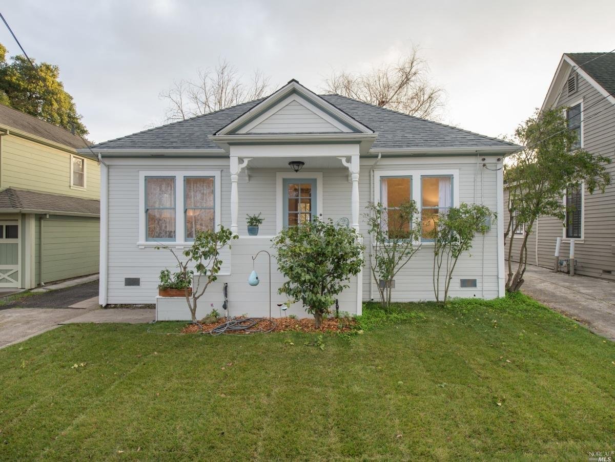 11 Fair St