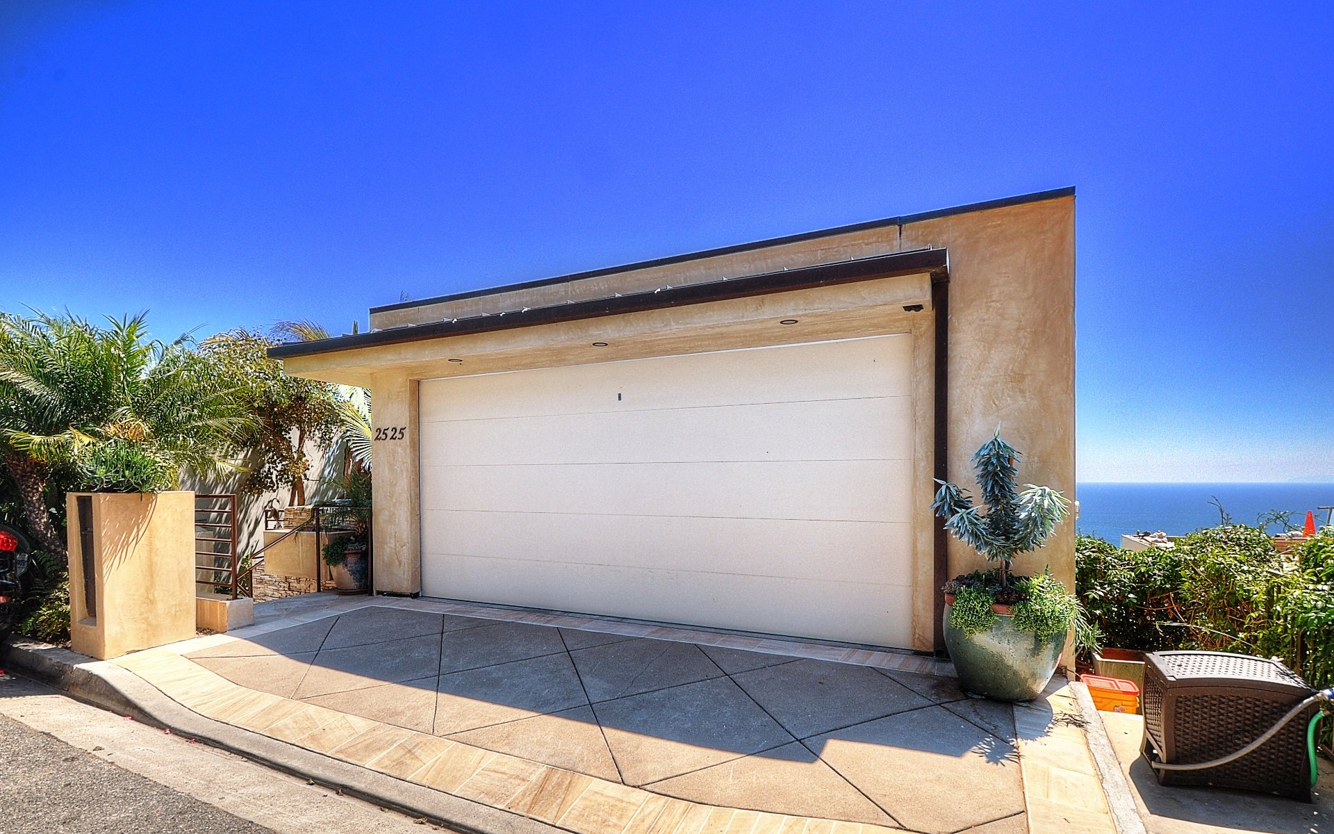 2525 Juanita Wy