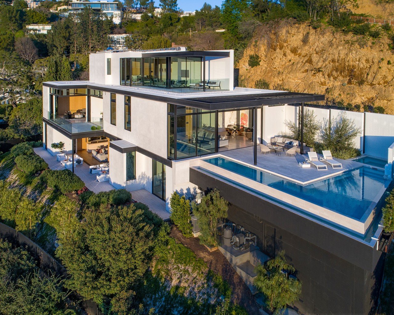 Dwell:  Luxury Homebuyers & Amazing Mega Pools