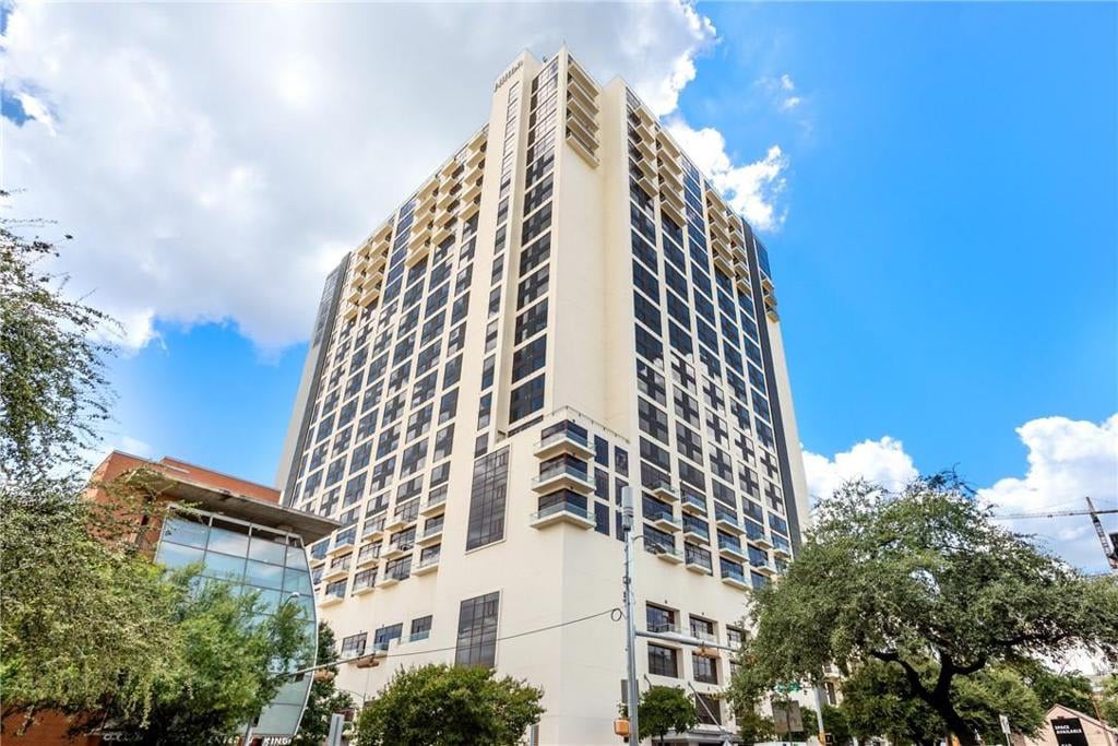 555 E 5th St, #705
