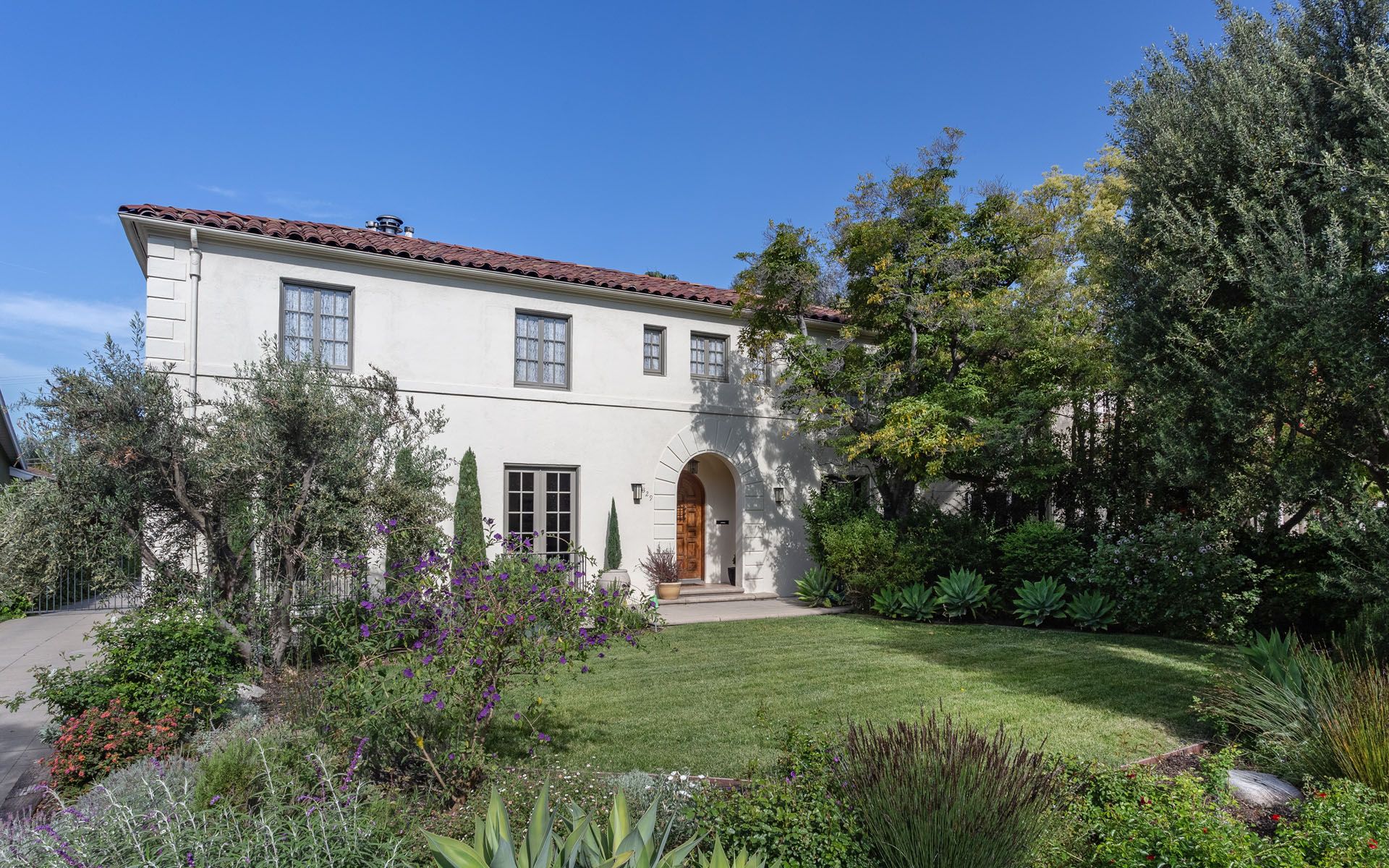 329 N Van Ness Ave, Larchmont