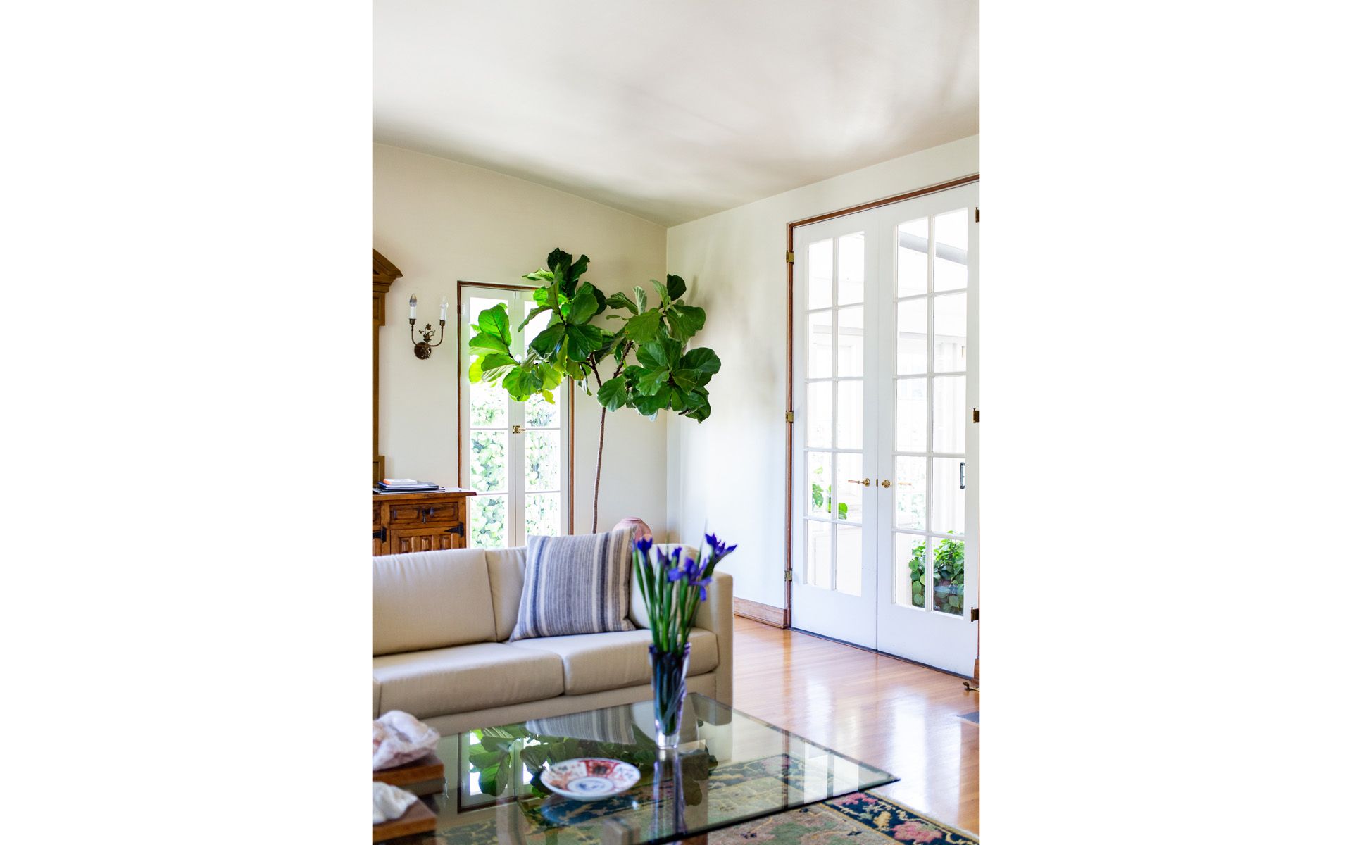 329 N Van Ness Ave, Larchmont