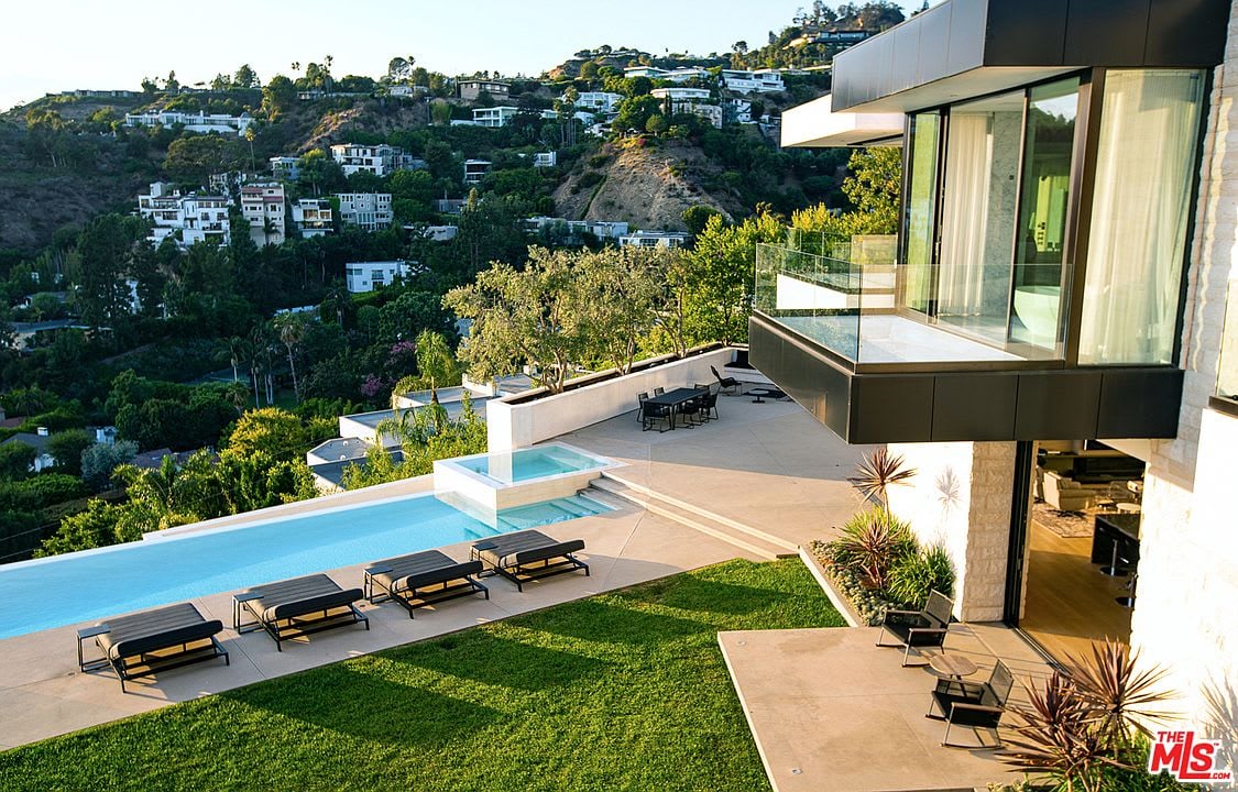 Infinity Palazzo