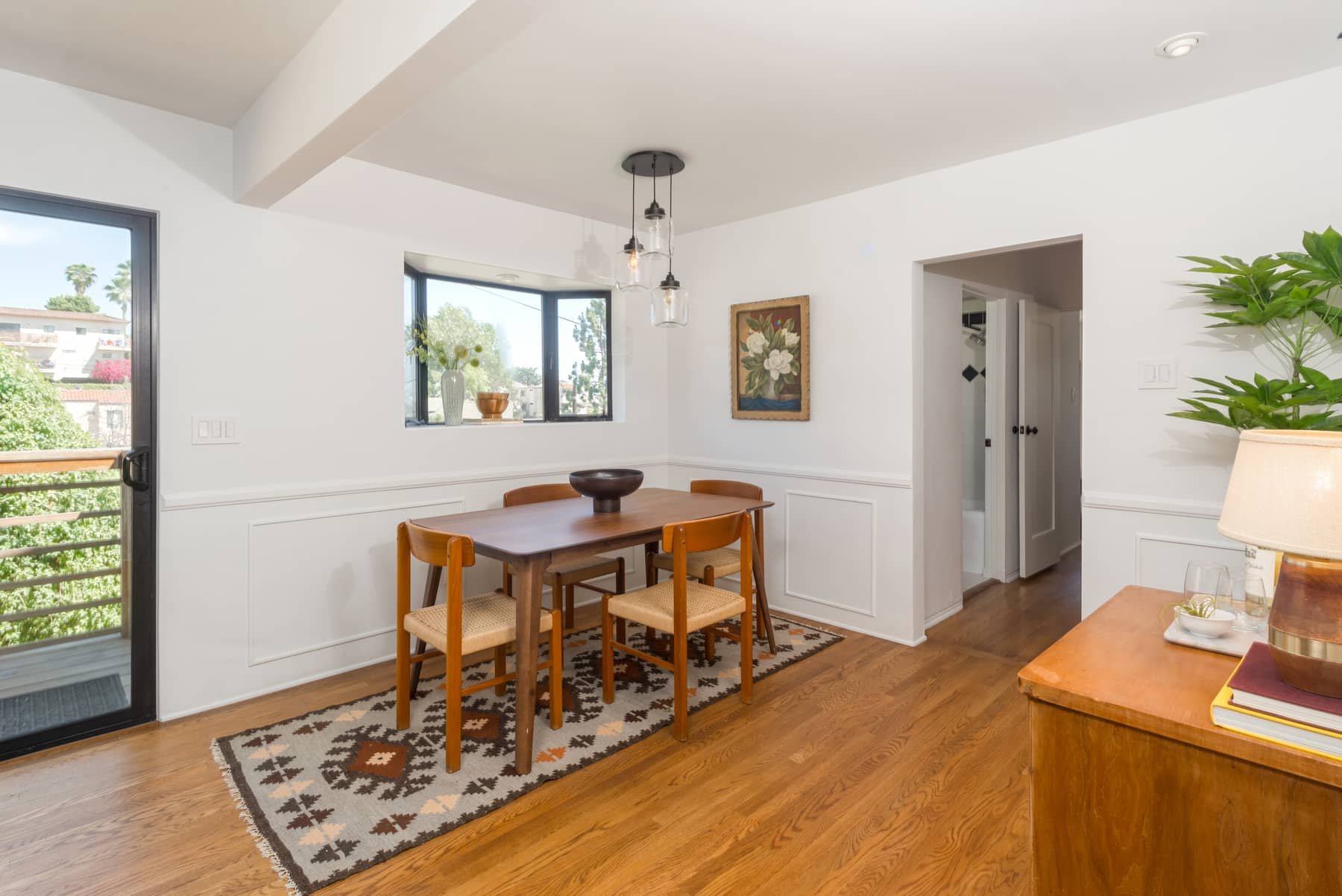 Silver Lake Hide-Away with Views and Guest Suite!