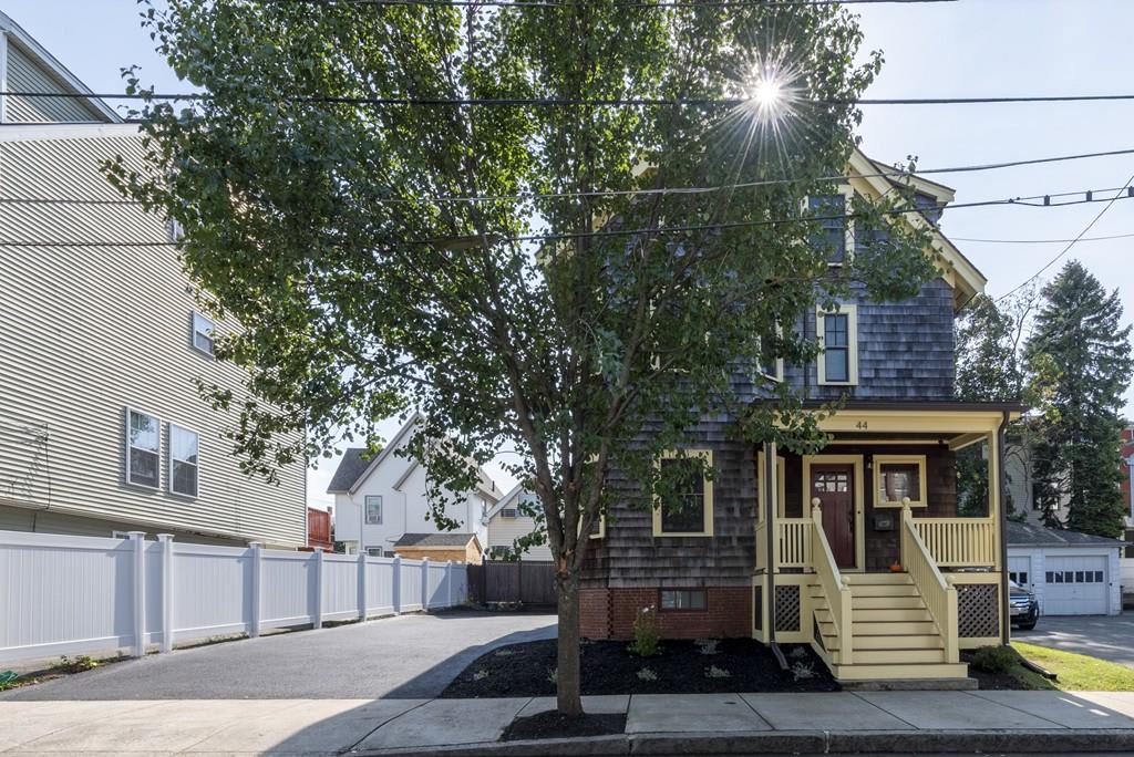 44 Raymond St