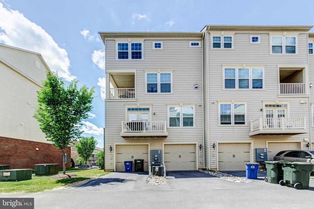 8127 Greenbelt Station Pkwy, #303M