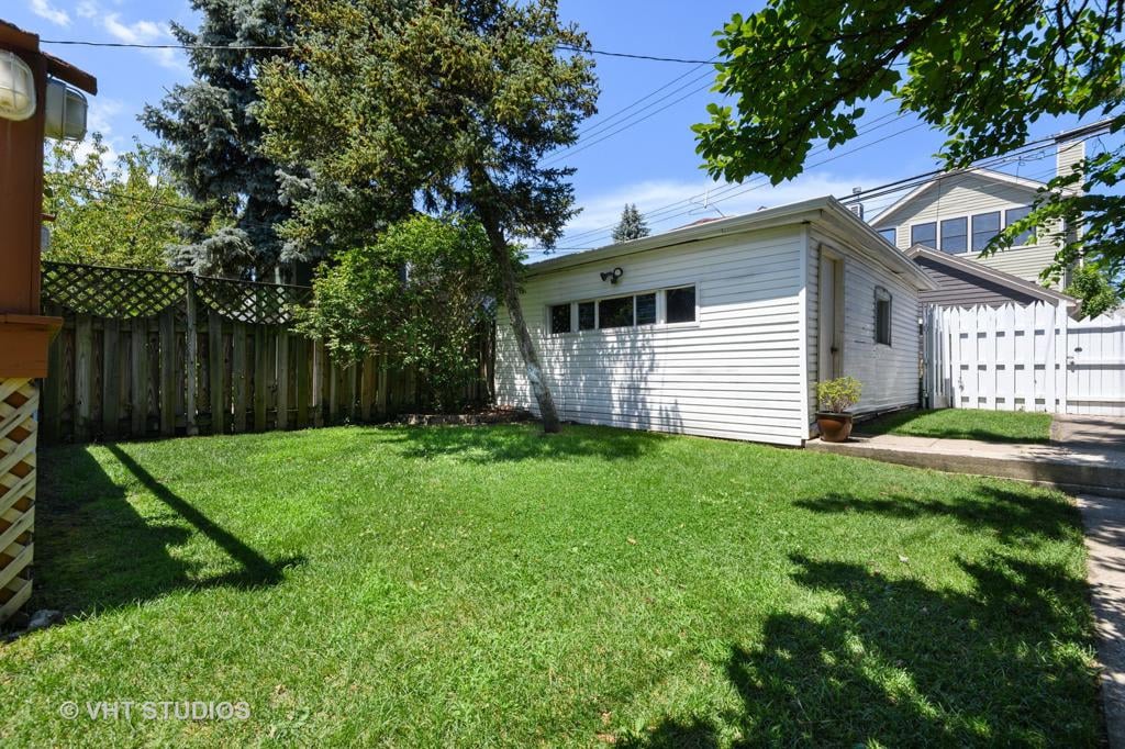 2126 W Summerdale Ave