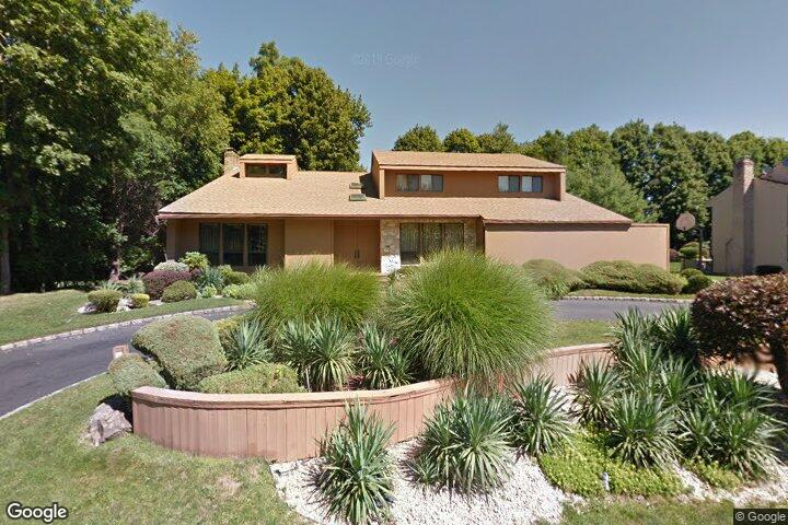 40 Juniper Ln, Syosset