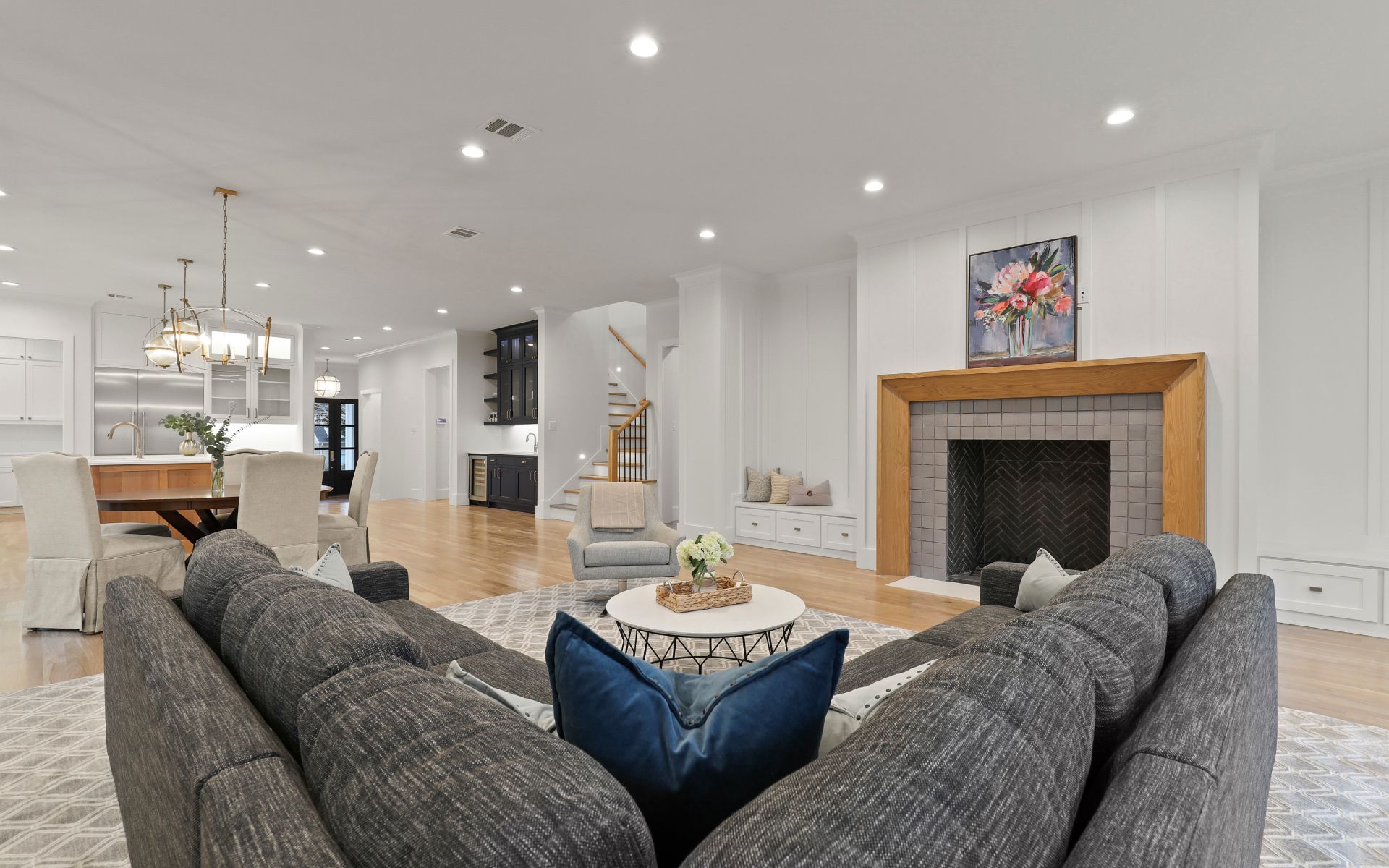6827 Northridge Dr