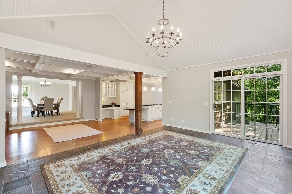Charming in Eden Prairie!