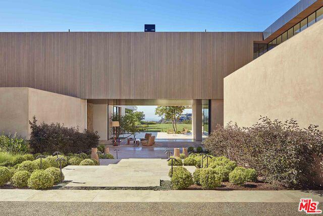 Brentwood Modern by Noah Walker AIA