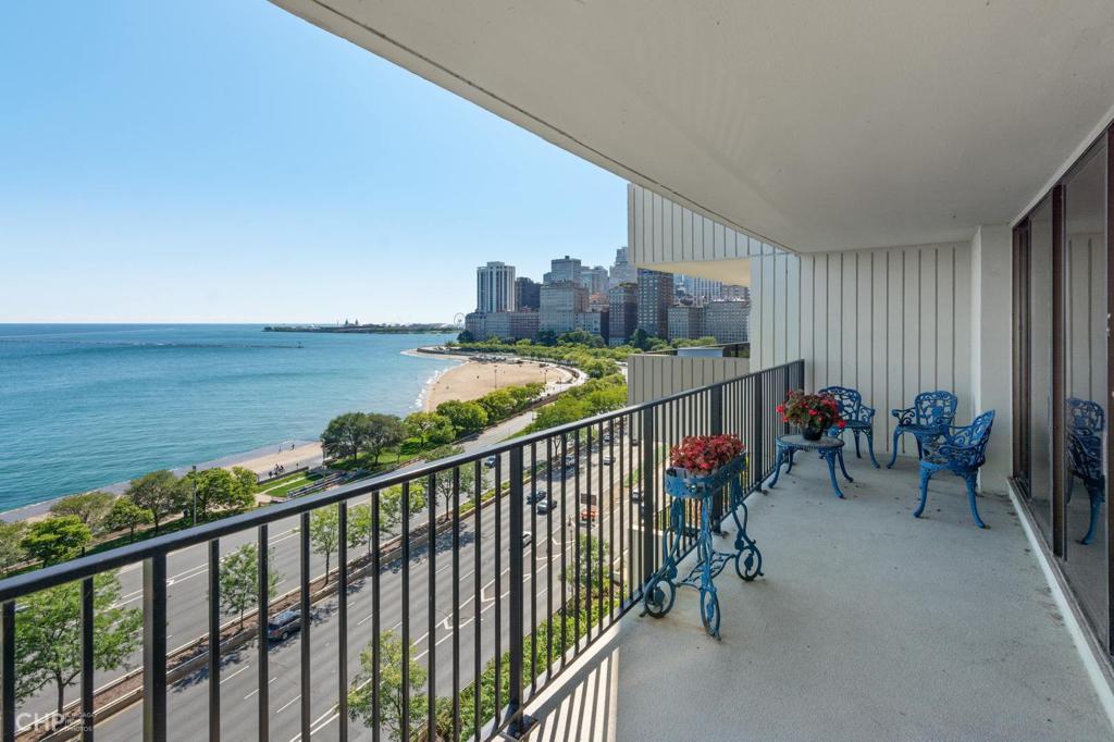 Lake Shore High Rise: 1212 N Lake Shore, #11AN 