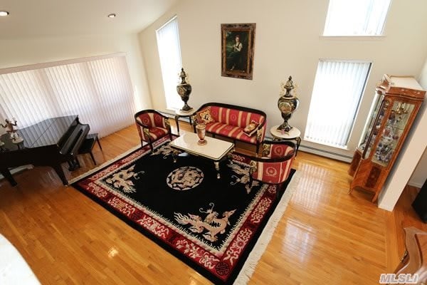 240 Willis Ave, Syosset