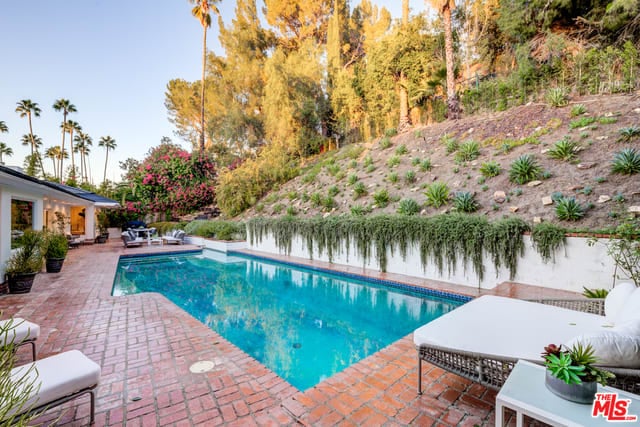 4450 Hayvenhurst Ave