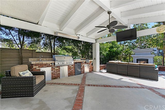 6652 Carriage Circle, Huntington Beach 