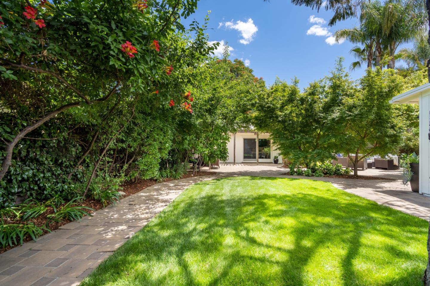 15720 Loma Vista Ave, Los Gatos, CA 95032-3637