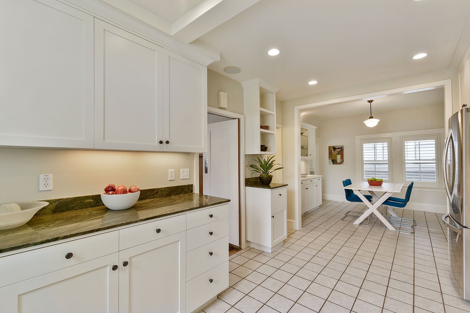 4026 Lakeshore Ave.