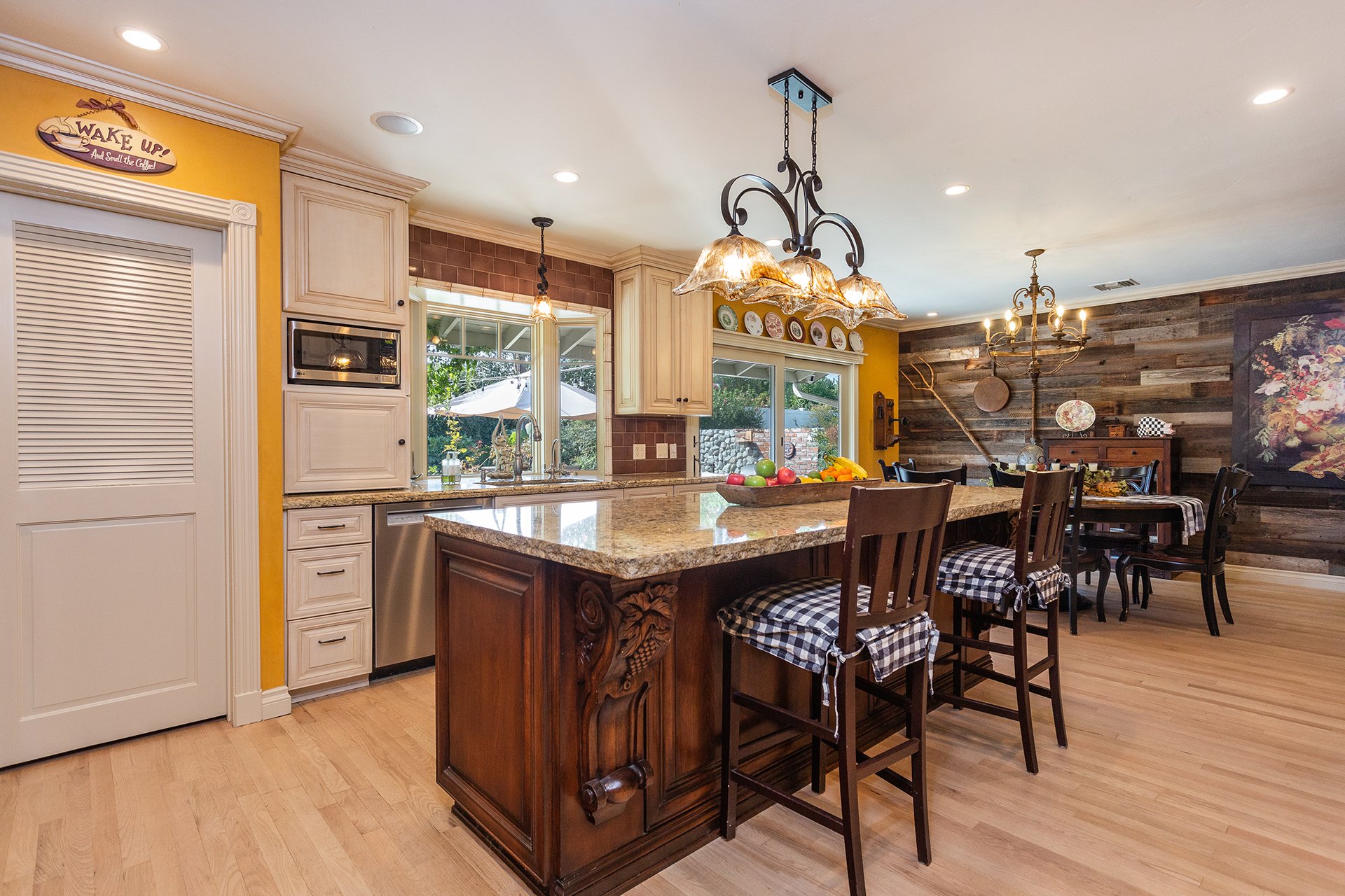 23728 Tiara St, Woodland Hills