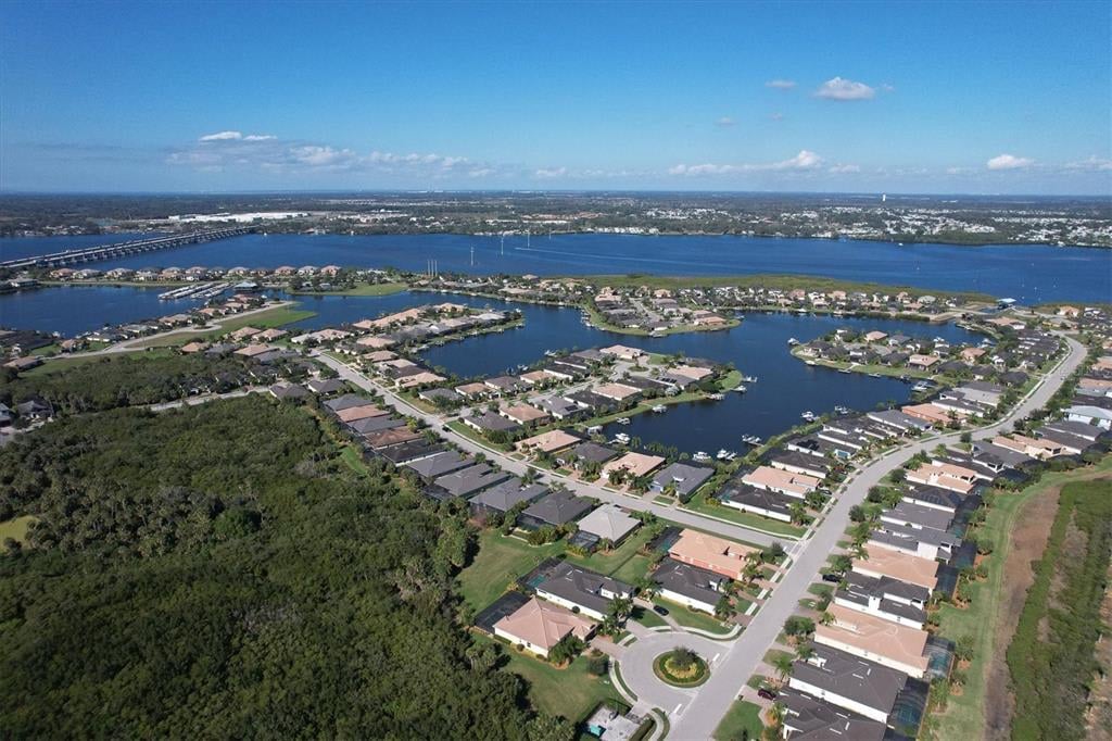 5211 Lake Overlook Ave, Bradenton, FL 34208