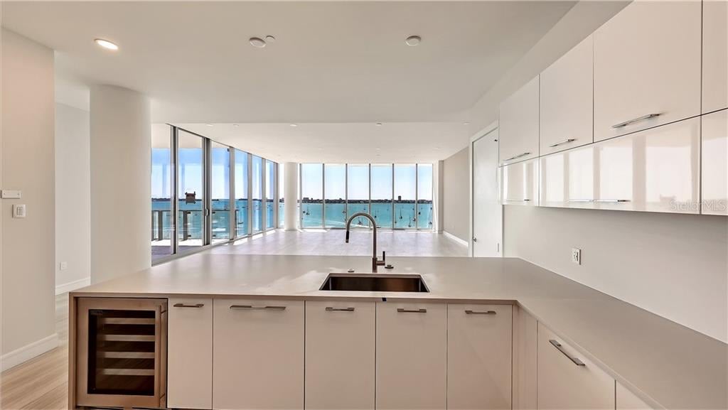 EPOCH / 605 S GULFSTREAM AVE #8 S