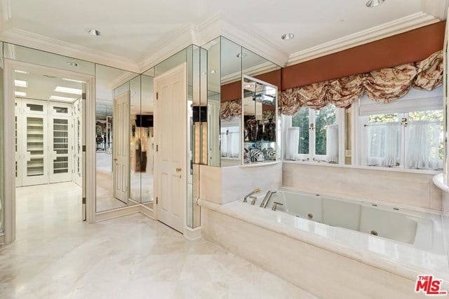 Aurora Luxe