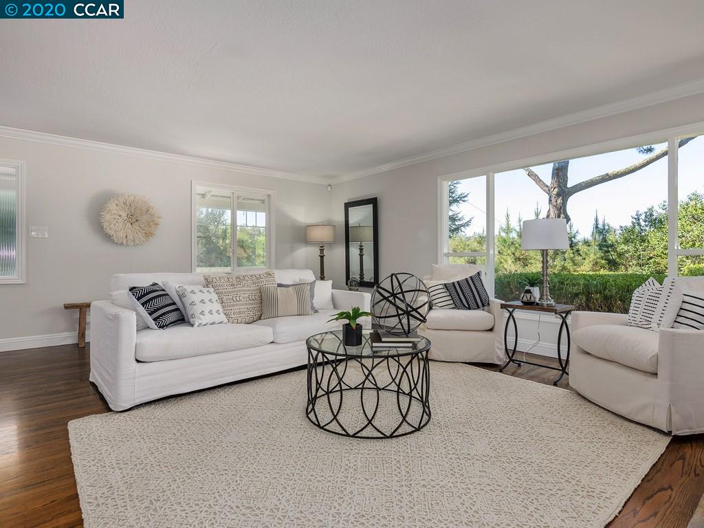 974 Janet Ln