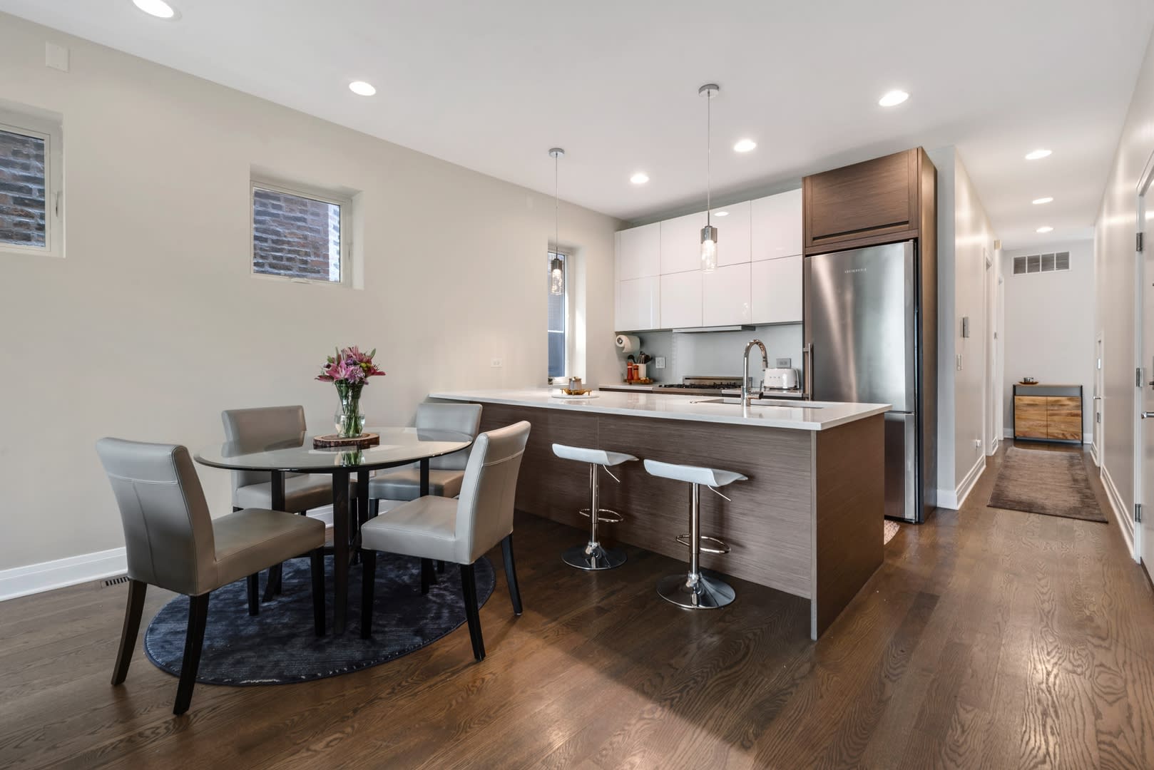 3743 N Kenmore