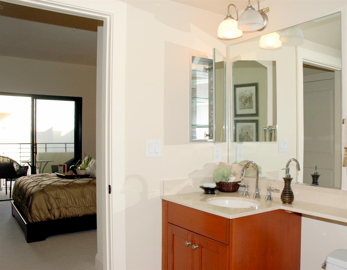 225 9th Ave, #303