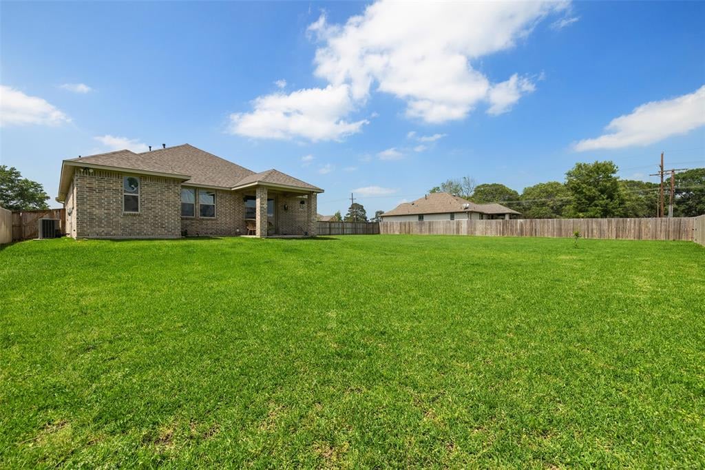 57 Briarwood Ln Bellville, Tx 77418