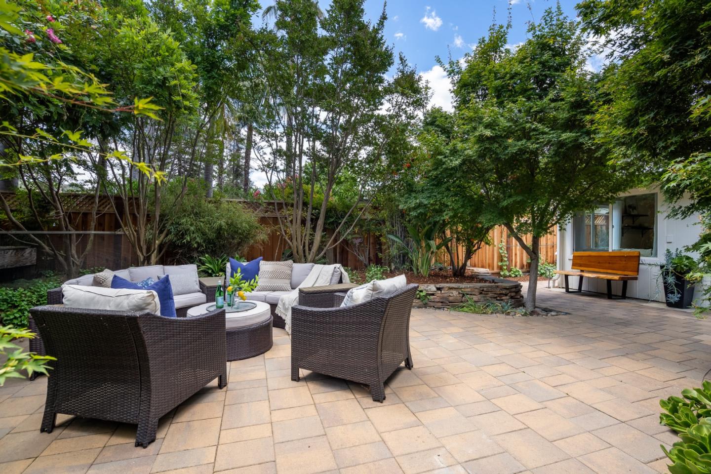 15720 Loma Vista Ave, Los Gatos, CA 95032-3637
