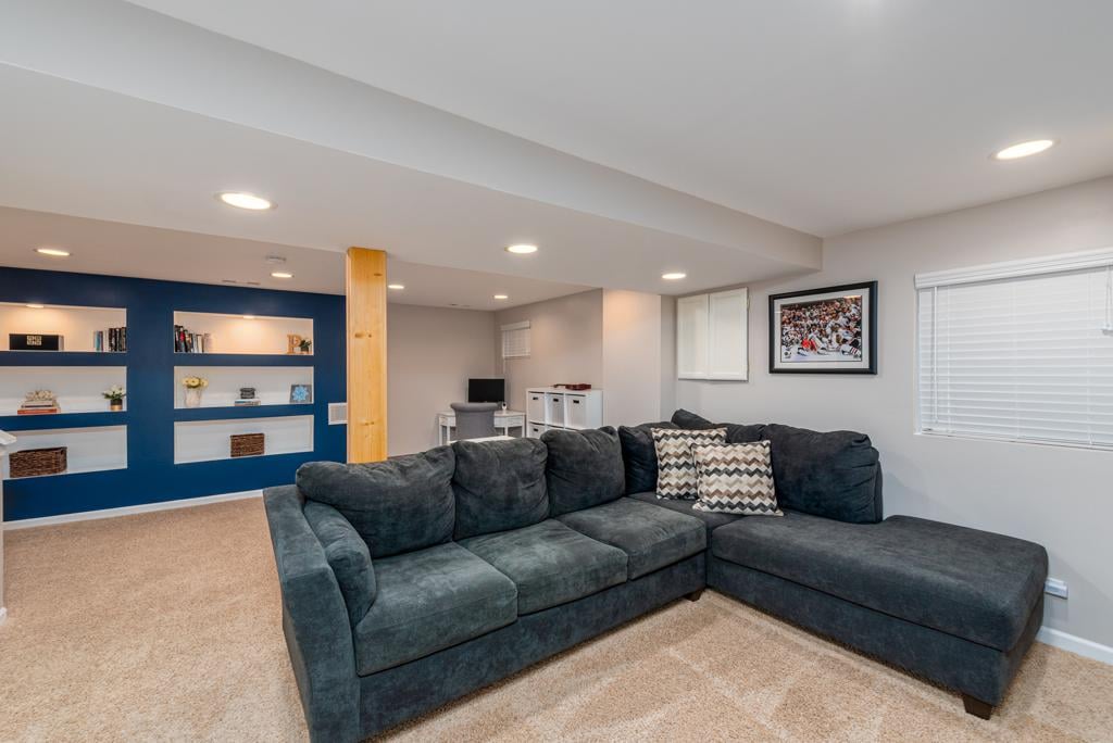 9 Horseshoe Ct