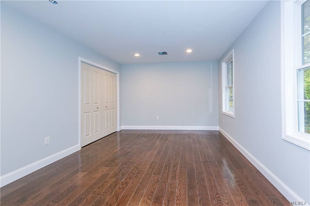 380 Woodbury Rd, Woodbury