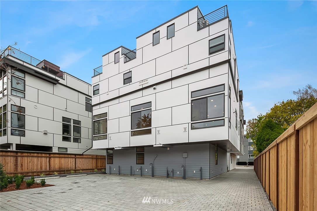 2116 3rd Avenue N, Seattle, WA 98109