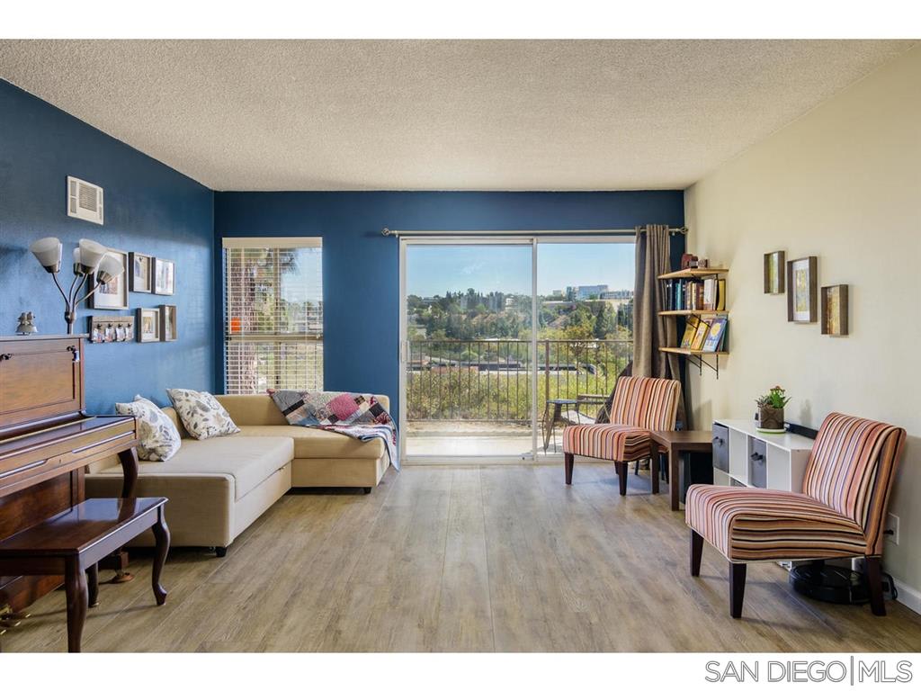 8220 Vincetta Dr, #12