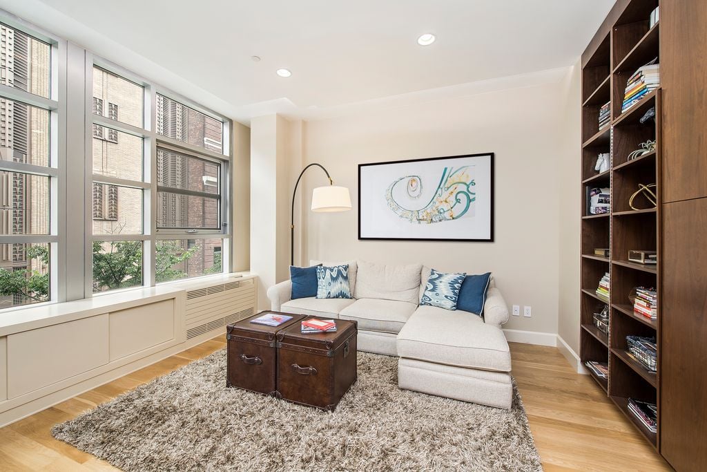 211 W 18th St #2