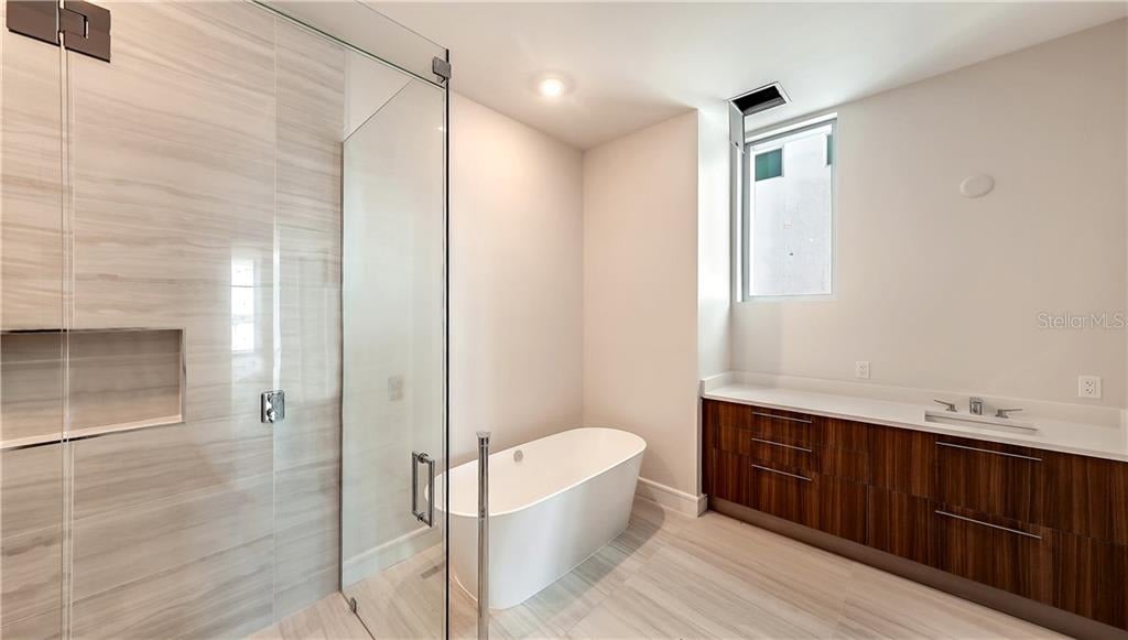 EPOCH / 605 S GULFSTREAM AVE #8 S