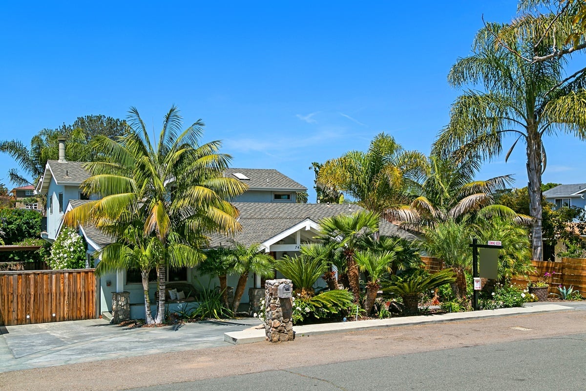 742 Arden Dr