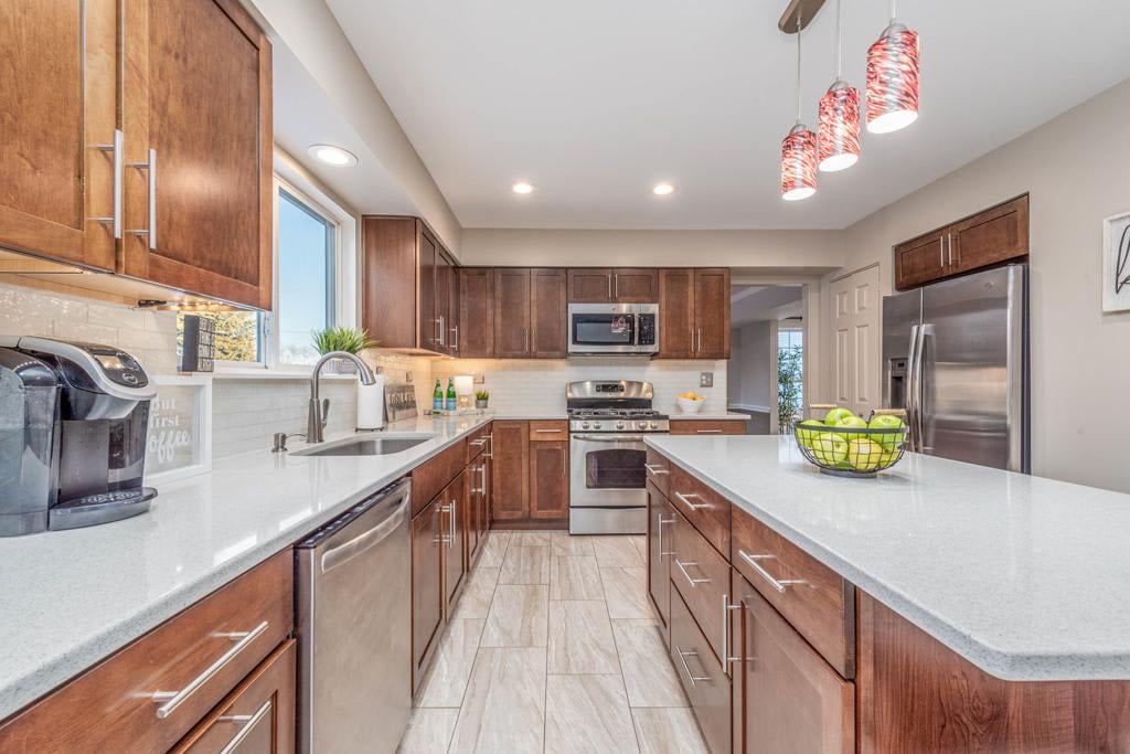 611 Woodbridge Dr 