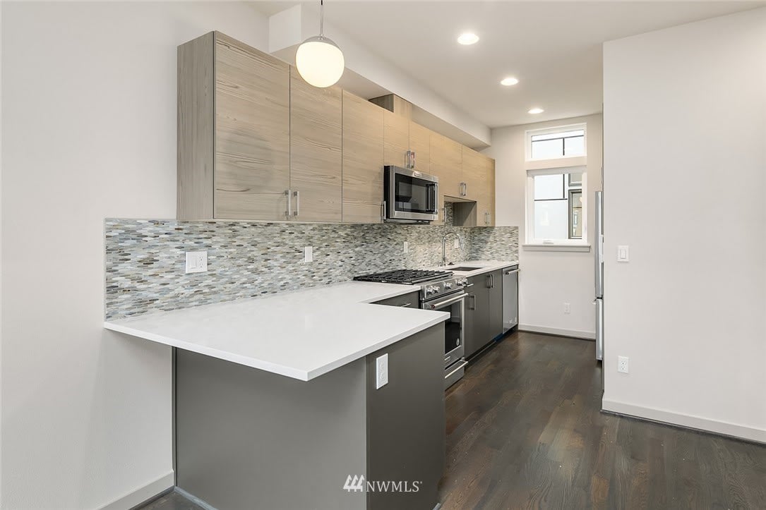 2116 3rd Avenue N, Seattle, WA 98109