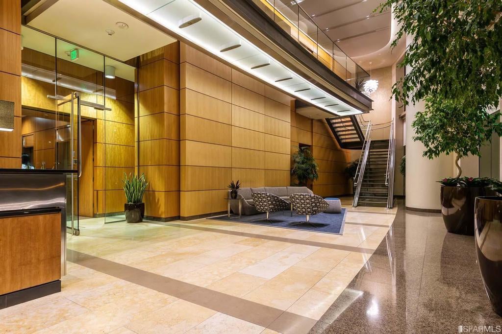 425 1st St #1902 San Francisco, CA 94105