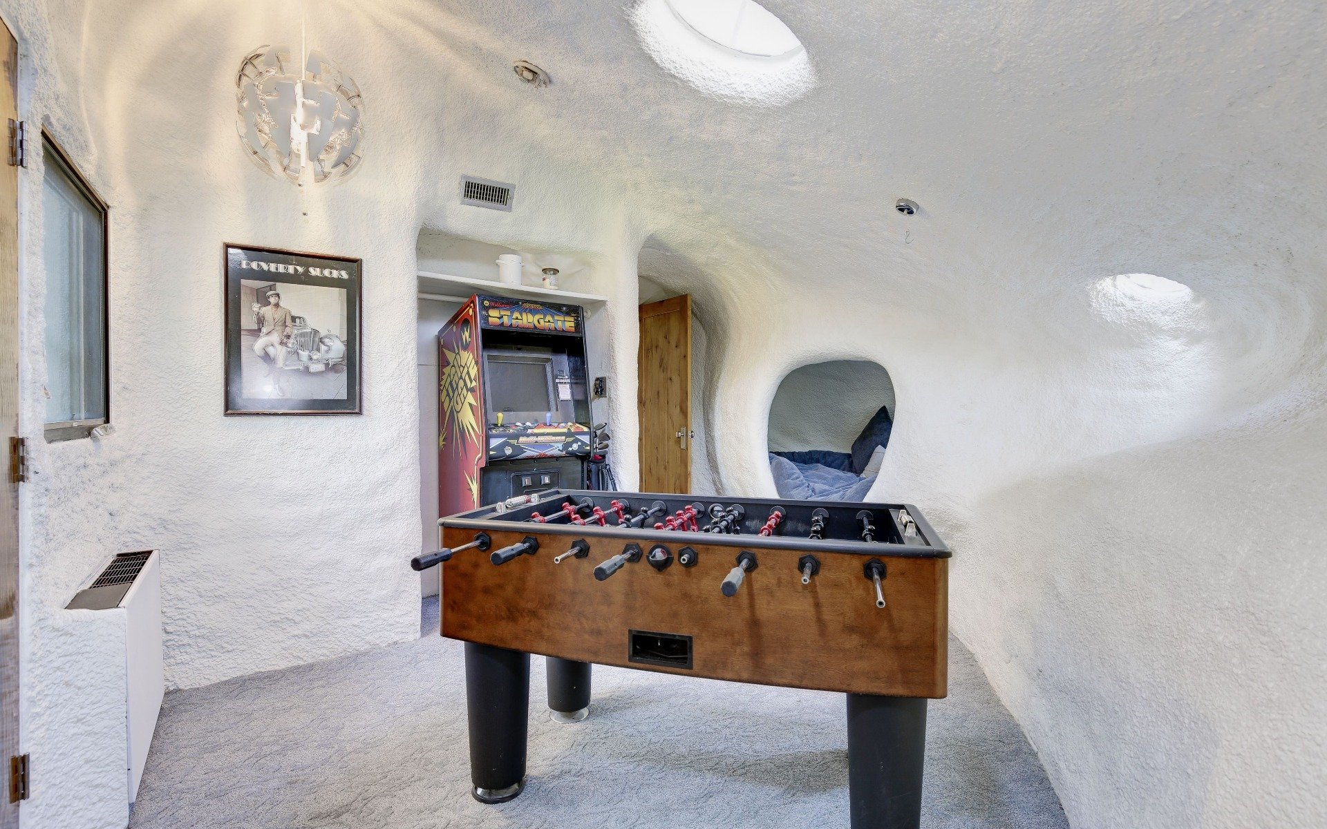 Mushroom House: 4949 Allan Rd
