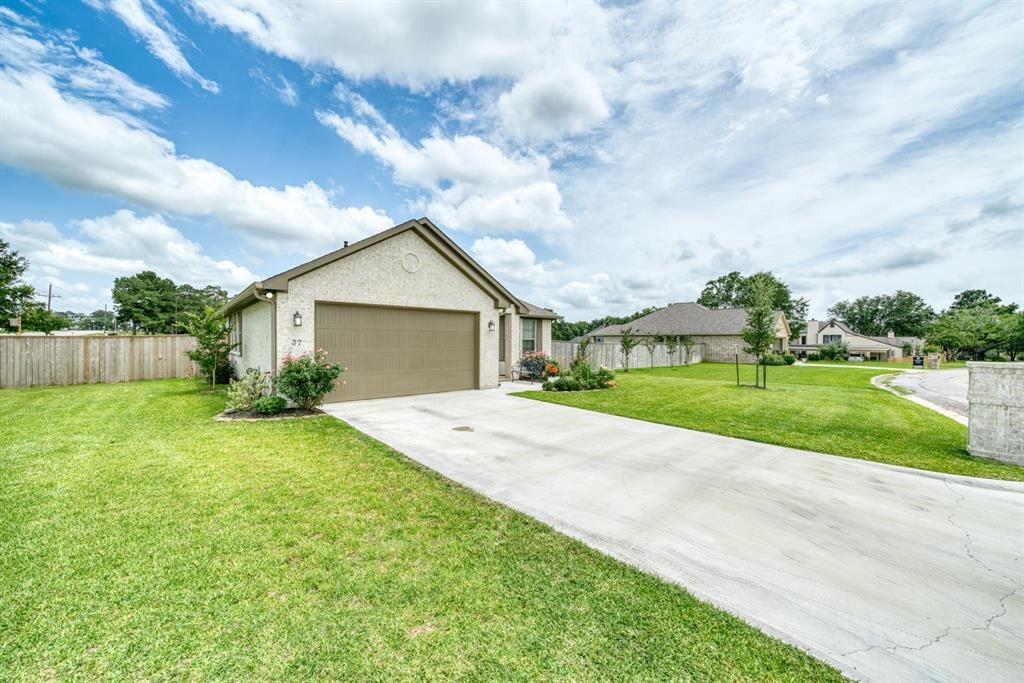 37 Briarwood Ln Bellville, Tx 77418