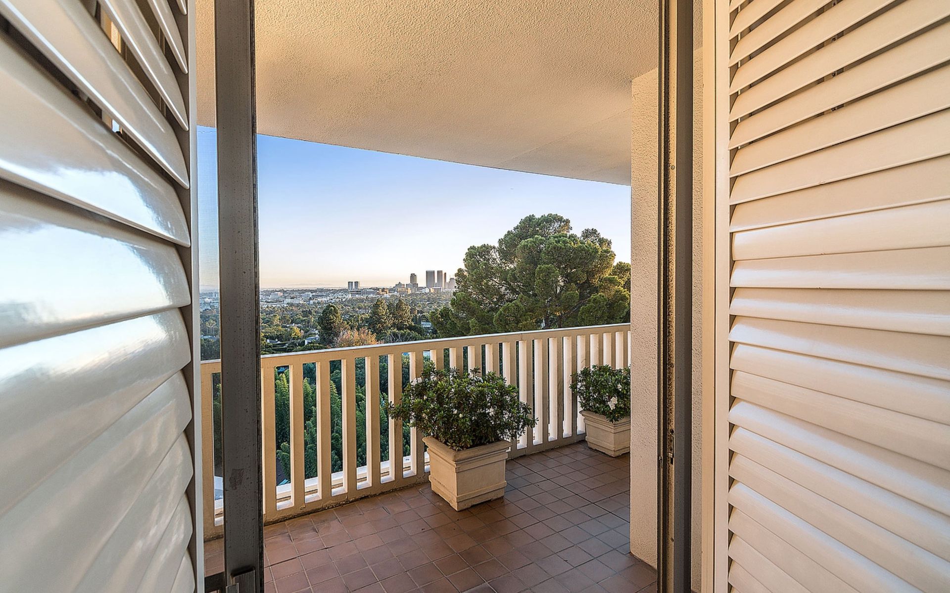 9255 Doheny Rd, #804