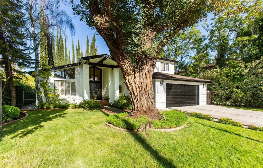 5228 Avenida Hacienda